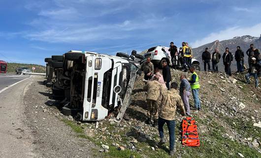 Şırnak'ta tır ile hafif ticari araç çarpıştı: 3 ölü