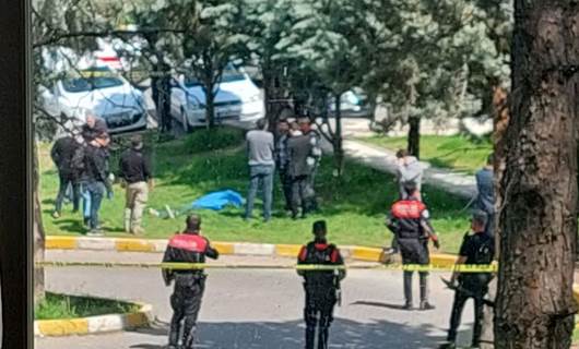 Dicle Üniversitesinde cinayet: Vurduğu kişinin başında bekledi