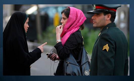 İran başörtüsü takmayan kadınları tespit etmek için sokaklara kamera yerleştirecek