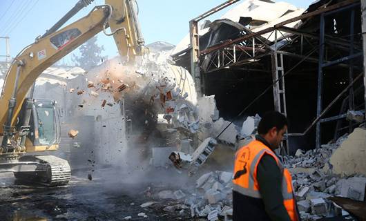 Mersin'de yangın: Biri itfaiye eri 4 kişi hayatını kaybetti