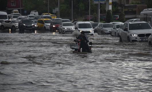 Adana'yı sel ve dolu vurdu