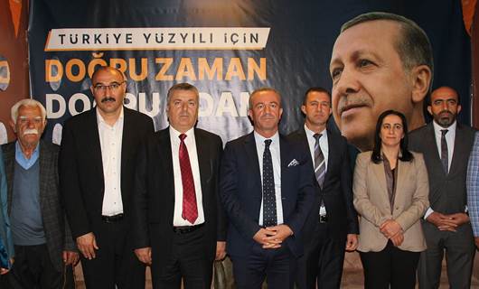 Hakkari'de Memleket Partisi İl Başkanı ve yönetimi AK Parti'ye geçti