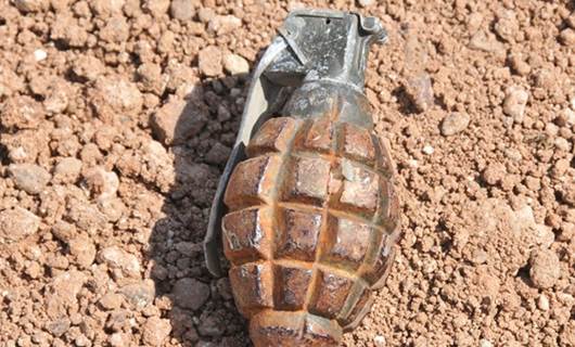 URFA - Tadilat yapılan evin bahçesinde iki el bombası bulundu