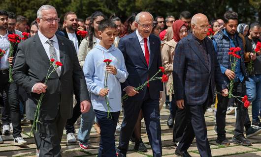 Kılıçdaroğlu, yarınki seçimler öncesinde Anıtkabir'i ziyaret etti