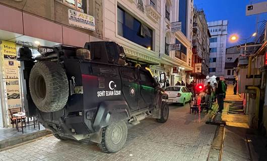 Elazığ’da kahvenin önünde oturanlara ateş açıldı