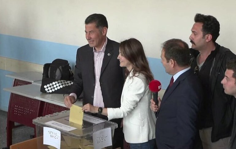 Presidential candidate Sinan Ogan votes in Ankara on May 14, 2023. Photo: Social Media