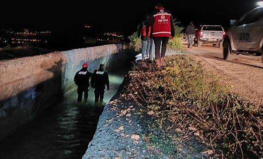 Li Erzinganê termê welatiyekî Îranî di kanala avê de hat dîtin