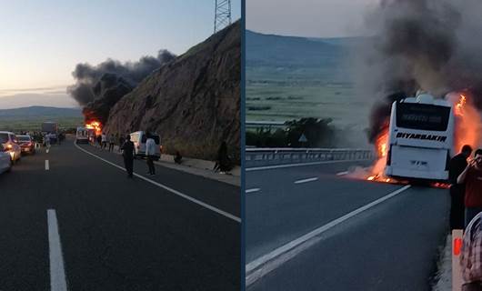 Seyir halindeyken alev alan Diyarbakır otobüsü tamamen yandı