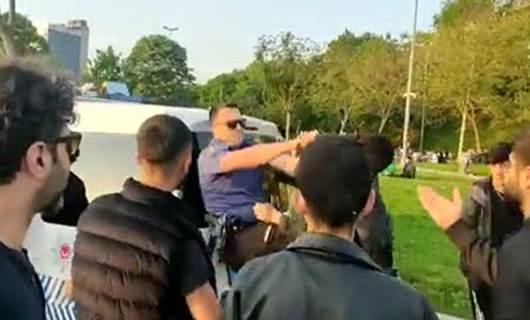 Kadıköy'de polisle bir grup arasında arbede: 4 gözaltı