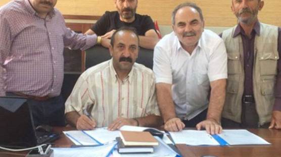 Foto: Karlıova ilçe Belediye Başkan Yardımcısı Sadri Bingöl (Ortada oturan)