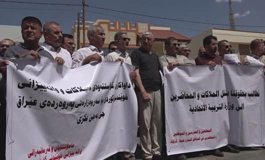 Kurdish teachers protest in Kirkuk, demanding payroll transfer to Baghdad