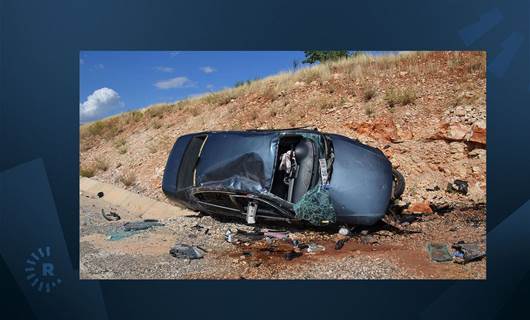 Adıyaman'da otomobil şarampole devrildi