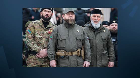 Çeçenistan Cumhuriyeti’nin lideri Ramzan Kadirov (ortada)
