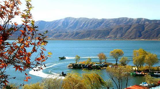 دیمەنێک لە دەریاچەی زرێبار لە مەریوانی رۆژهەڵاتی کوردستان