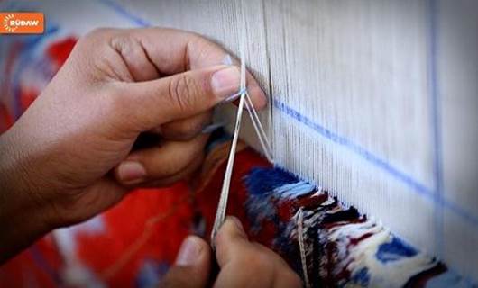 Erbil'de Kürt kadınları halı tezgahlarında sanat dokuyor...
