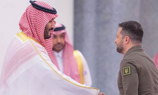 Suudi Veliaht Prensi Muhammed bin Salman, 19 Mayıs 2023'te Cidde'de düzenlenen Arap zirvesinde Ukrayna Devlet Başkanı Volodimir Zelensky ile el sıkışırken Foto: AFP/ Arşiv