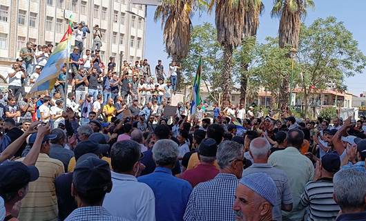Massive anti-regime protests continue in southern Syria