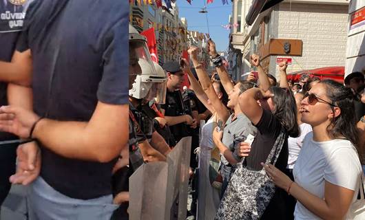 Foto: Elleri arkadan kelepçelenen kişinin fotoğrafı Twitter'te yayınlanan bir videodan alıntılanmıştır. Sağdaki fotoğraf ise Eylem Nazlıer tarafından çekilmiştir. 