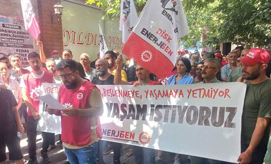 Dersim’de işçilerin eylemi devam ediyor: Sanatçı ve vatandaşlardan destek