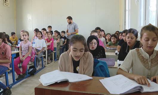 Penaberên Rojavayê Kurdistanê ji ber Kurdî zarokên xwe naşînin dibistanê ​
