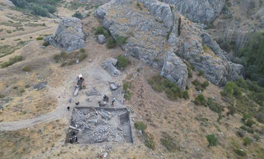 Boğazköy-Hattuşa, Kalaşma metninin bulunduğu Ambarlıkaya mevkiindeki kazı alanının havadan fotoğrafı / Foto: Schachner, Alman Arkeoloji Enstitüsü