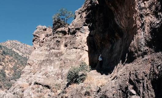 Wild honey hunting on the cliffsides of Turkey's Kurdish city of Semdinli