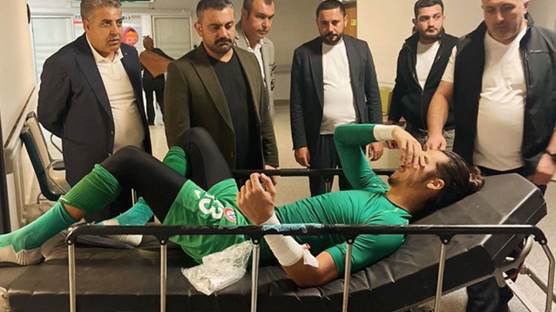 Vanspor Başkan ve yöneticileri futbolcuları hastanede ziyaret etti