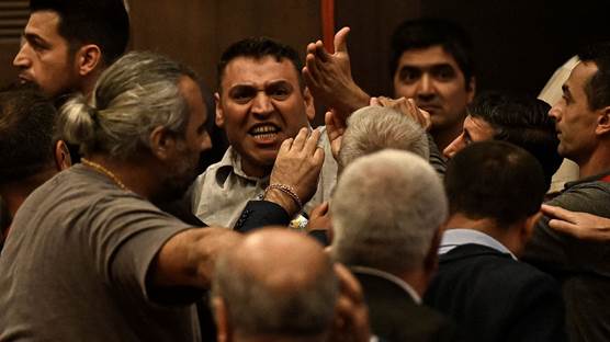 CHP Sultangazi İlçe Başkanı Kemal Avseren'in konuşması sırasında arbede çıktı. / AA