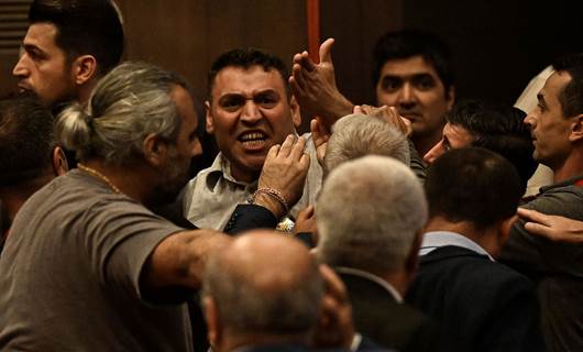 CHP Sultangazi İlçe Başkanı Kemal Avseren'in konuşması sırasında arbede çıktı. / AA