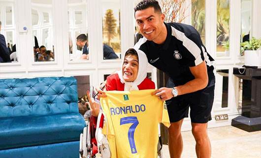 Foto: Cristiano Ronaldo ve İranşı ressam Fatemeh Hamami