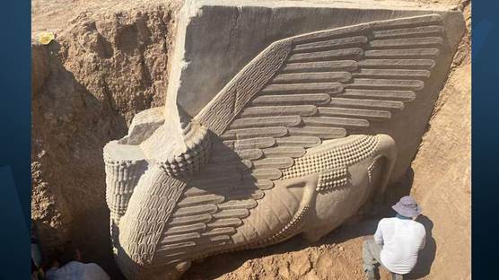 Musul’da Asur dönemine ait anıtsal Lamassu kabartması bulundu