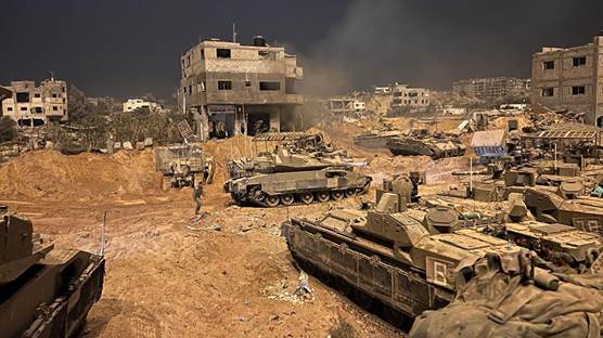 İsrail ordusu Gazze'ye düzenlediği kara harekatının  fotoğraflarını paylaştı.