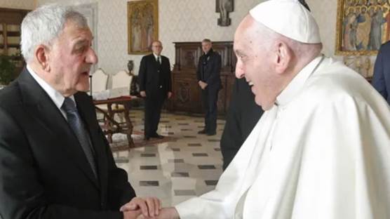 Papa Franciscus  Serokomarê Îraqê Ebdulletîf Reşîd li Koşka Vatîkanê qebûl kir