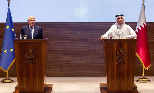 Katar Başbakanı Al Sani (Sağda), AB Dış Politika Yüksek Temsilcisi Josep Borrell ile ortak basın toplantısı düzenledi. / AFP