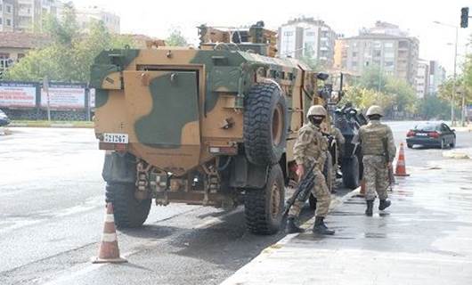 Leşkerên Tirkiyeyê ketin nav Amedê