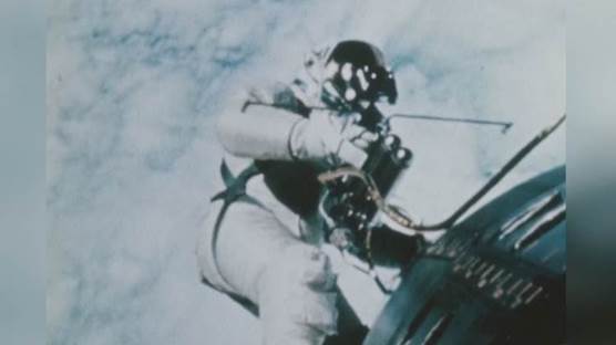 Astronot Jasmin Moghbeliyê li esman çenteyê tamîrê winda kir