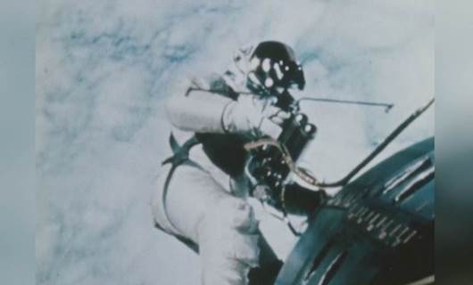 Astronot Jasmin Moghbeliyê li esman çenteyê tamîrê winda kir