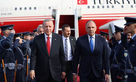Erdoğan'ı, Atina Elefterios Venizelos Uluslararası Havalimanı'nda, Yunanistan Dışişleri Bakanı Yorgos Yerapetritis karşıladı. / AA