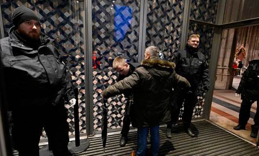 Köln'de yeni yıl kutlamaları sıkı güvenlik tedbirleri altında gerçekleşiyor