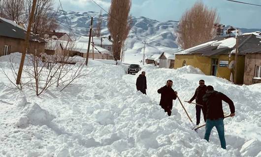 Hakkari karla kaplandı