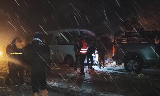Heavy snowfall traps tourists on top of Erbil mountain