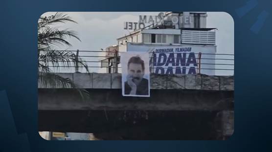 Abdullah Öcalan'ın posteri Adana'da köprüye asıldı - Ekran alıntısı