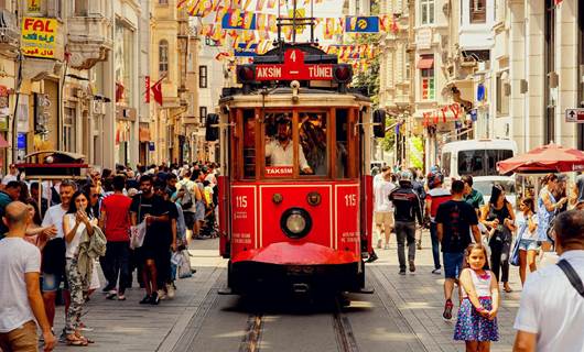 İstanbul'daki ünlü İstiklal Caddesi'nden bir görüntü