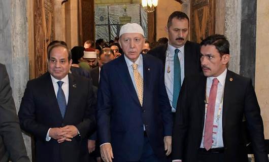 Erdoğan'ın Sisi ile birlikte İmam Şafi Türbesi'nin ziyaretinden kare