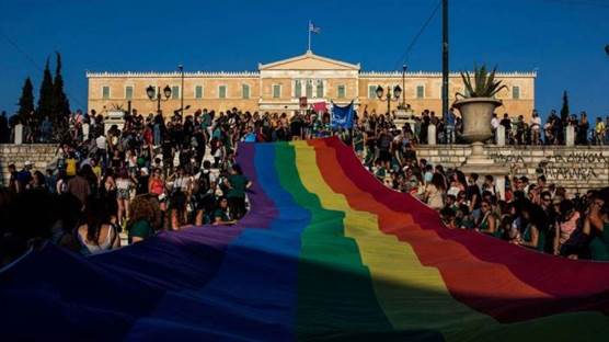 Yunanistan'da eşcinsel evlilik için düzenlenen destek gösterisinden kare