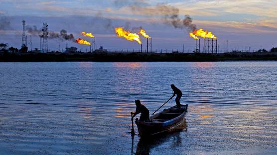 Irak Basra'daki petrol kuyuları 