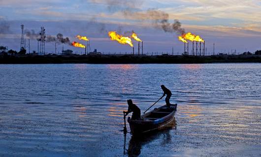 Irak Basra'daki petrol kuyuları 