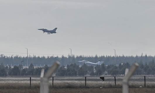 Ankara’daki Mürted Havalimanı'ndan kalkan uçağı, sorunsuz geçen uçuşu sonrası üssüne döndü. / AA