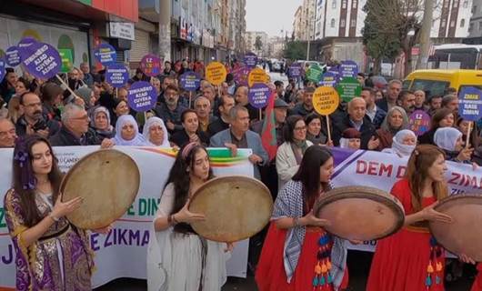 Diyarbakır'da ana dil yürüyüşü: Kürtçesiz bir hayat istemiyoruz