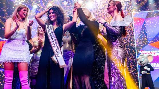 Miss Germany yarışmasını kazanan Tahranlı Apameh Schönauer oldu